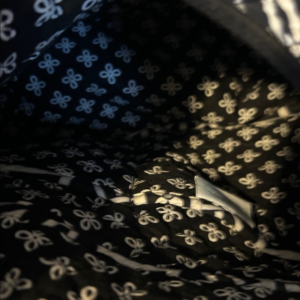 VERA BRADLEY “Concerto” quilted cotton Hobo. Black/white - Picture 7 of 9